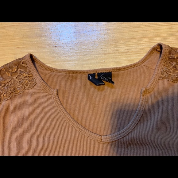 Vintage lace tee - Picture 3 of 5